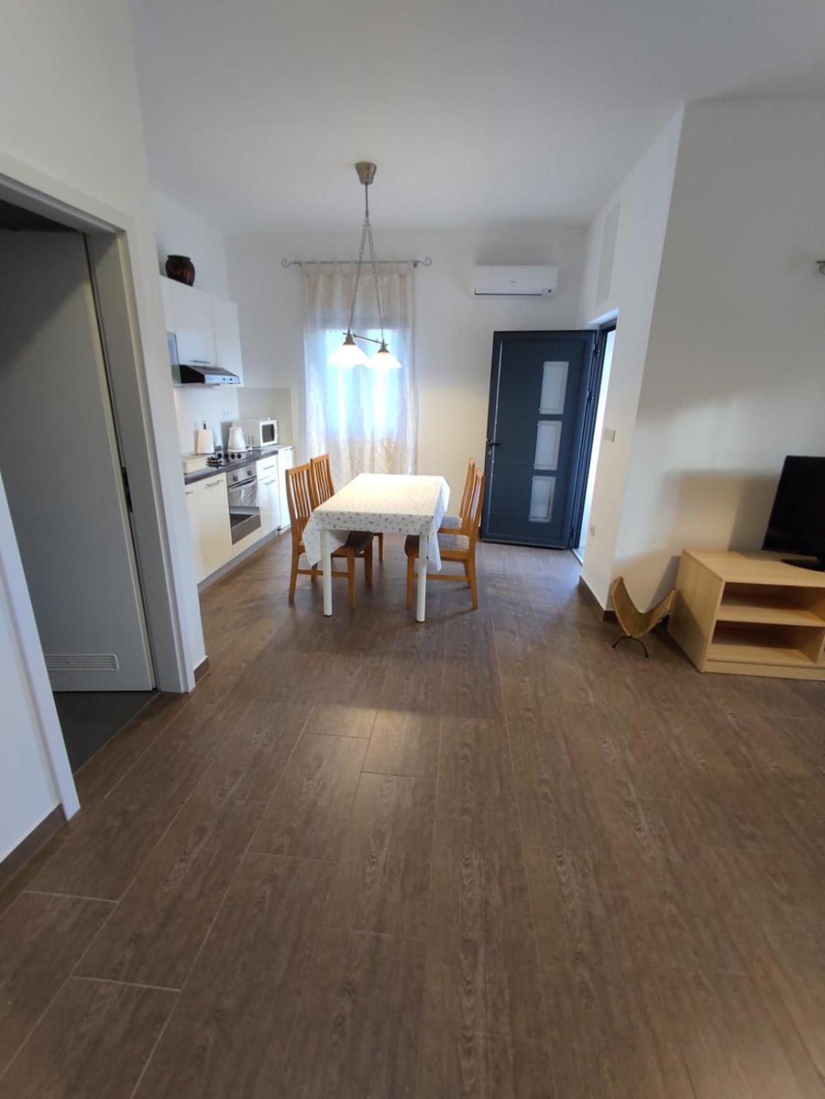 Residence Jonathan Biograd Na Moru Exteriör bild